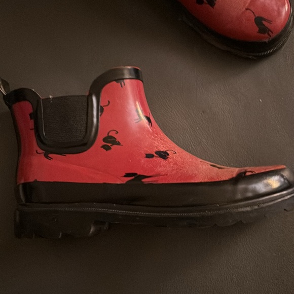 Red with kitties slip on rubber boots. - Picture 2 of 5